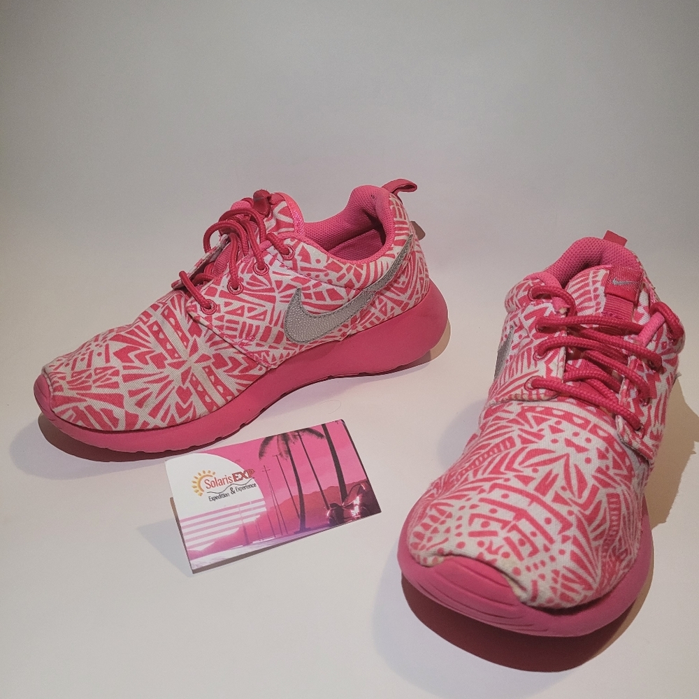 $$SOLD $$ Nike Roshe Run Size 5Youth 6.5W